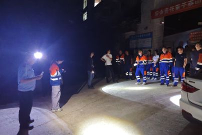 蜀能礦產(chǎn)三號礦山開展夜間應(yīng)急疏散演練暨自救器實(shí)操培訓(xùn)活動