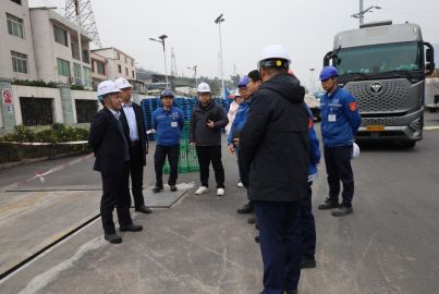 徐開(kāi)貴帶隊(duì)檢查&ldquo;一廠一礦&rdquo;節(jié)前有關(guān)工作并看望慰問(wèn)一線在崗員工